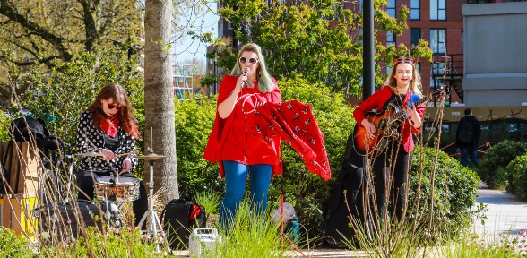 Encouraging collaboration Image